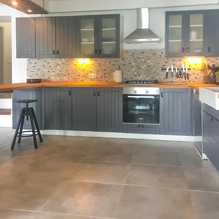 Sleeps 4 Air Con Wifi Villa Torba