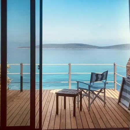 Sleeps 4 Air Con Wifi Torba