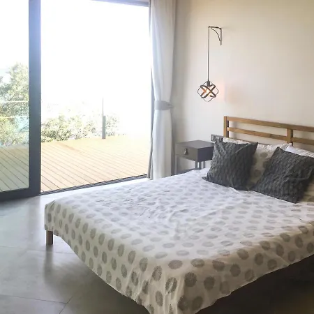 Sleeps 4 Air Con Wifi